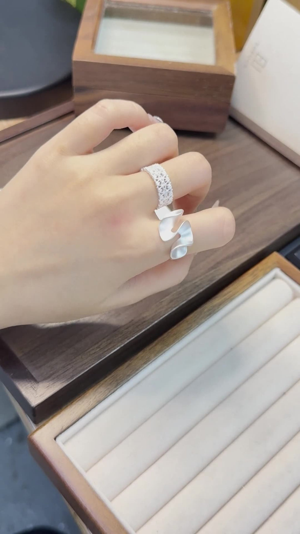 S925スターリングシルバーのウェーブスカートリング