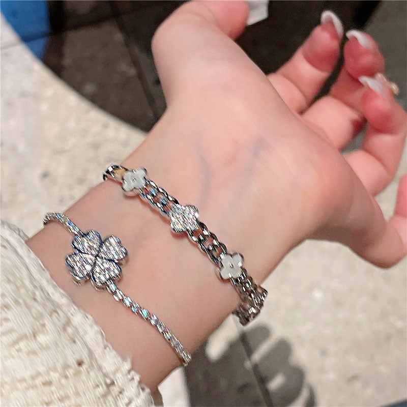 幸運の四つ葉のクローバージルコンブレスレット（本金メッキ）