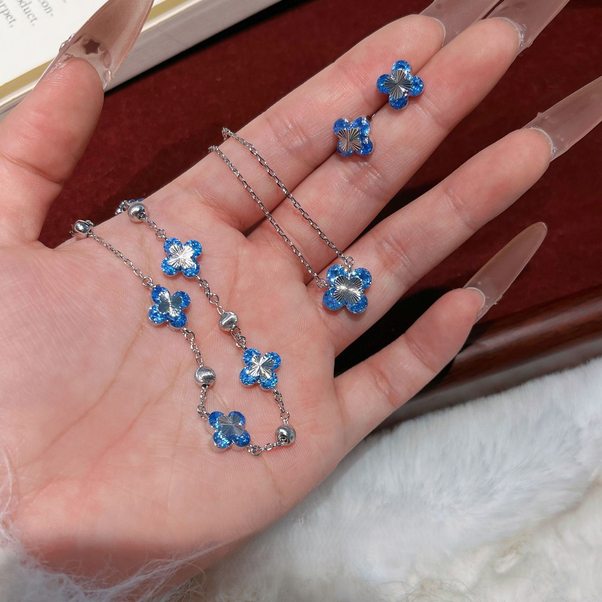 Red corundum blue white diamond four-leaf clover laser necklace