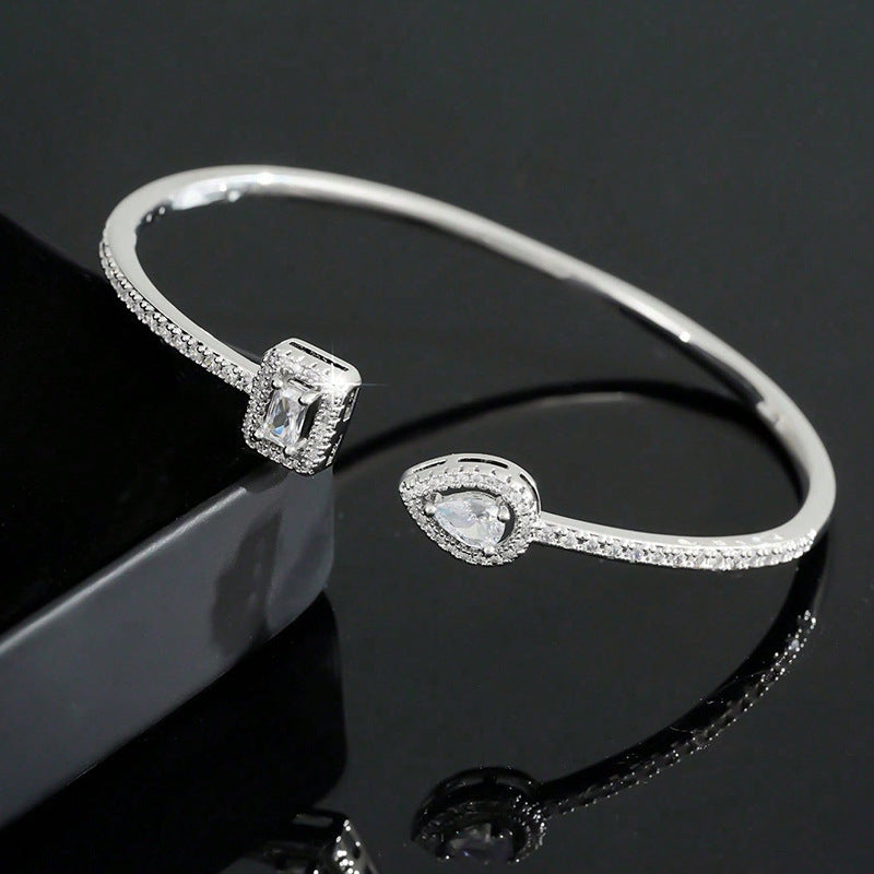 Bracelet with adjustable opening