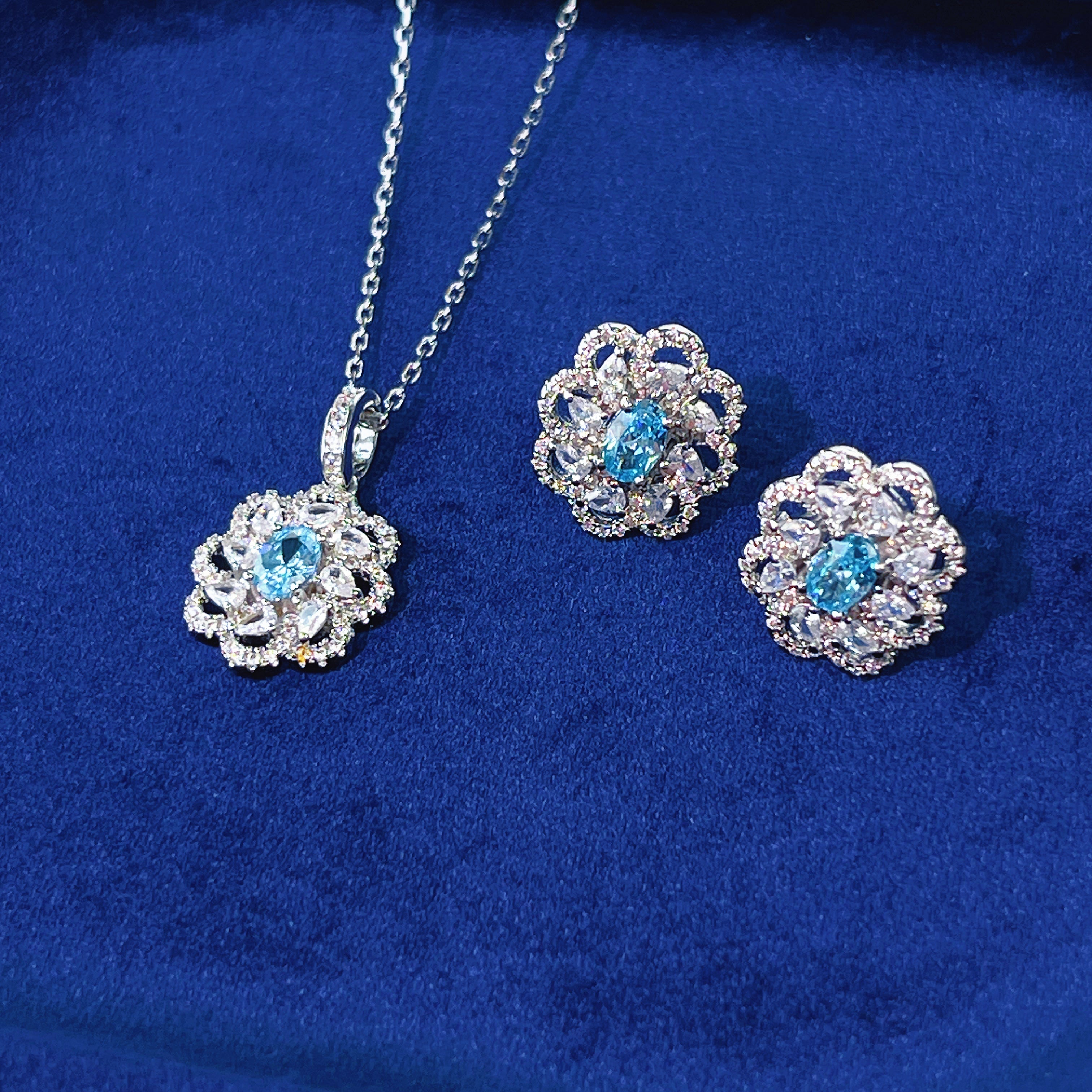 Hollow aquamarine full diamond flower ring necklace earrings set