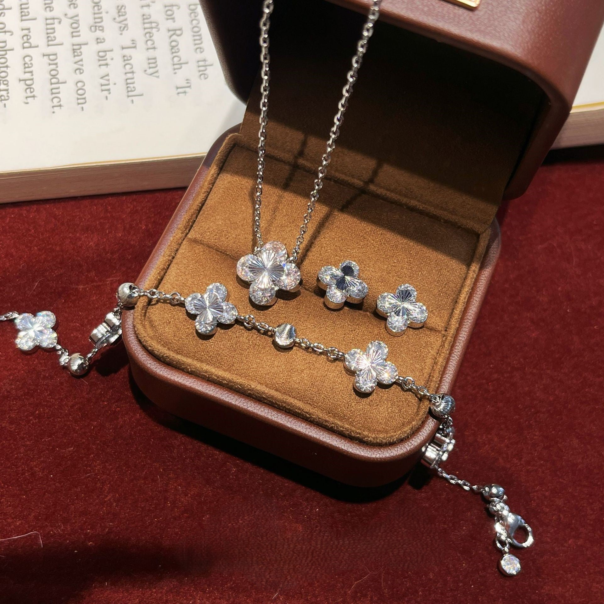 Red corundum blue white diamond four-leaf clover laser necklace bracelet earrings set